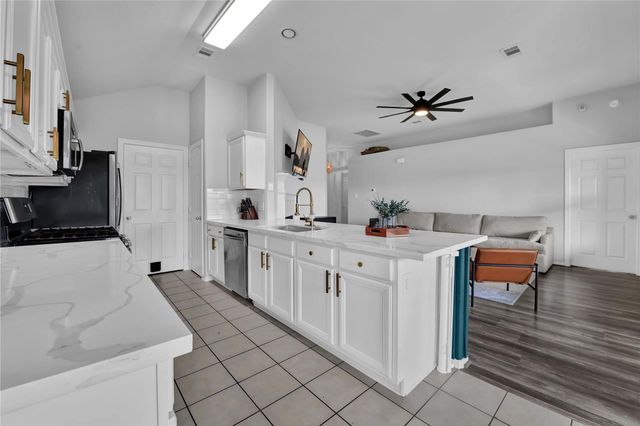 997 Hamilton Street, Alvin, TX 77511
