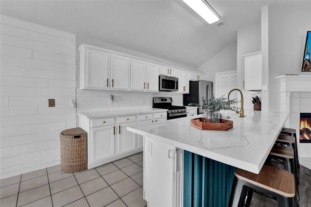 997 Hamilton Street, Alvin, TX 77511