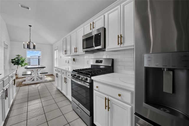 997 Hamilton Street, Alvin, TX 77511