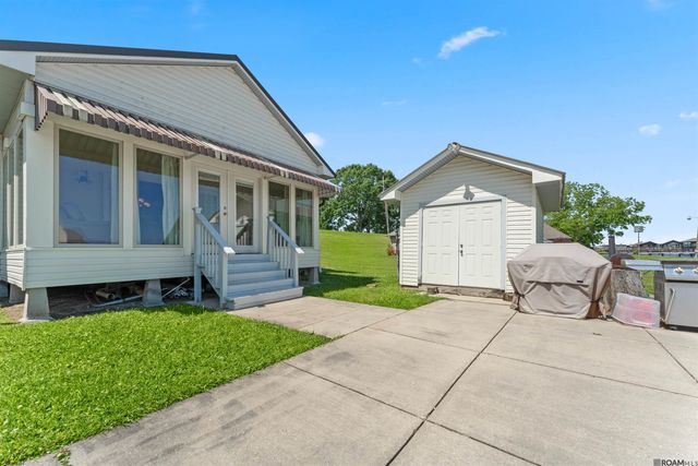 6350 False River Rd, Oscar, LA 70762
