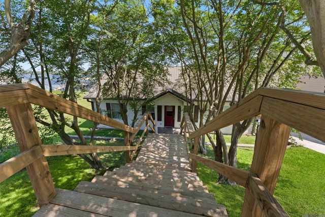 6350 False River Rd, Oscar, LA 70762