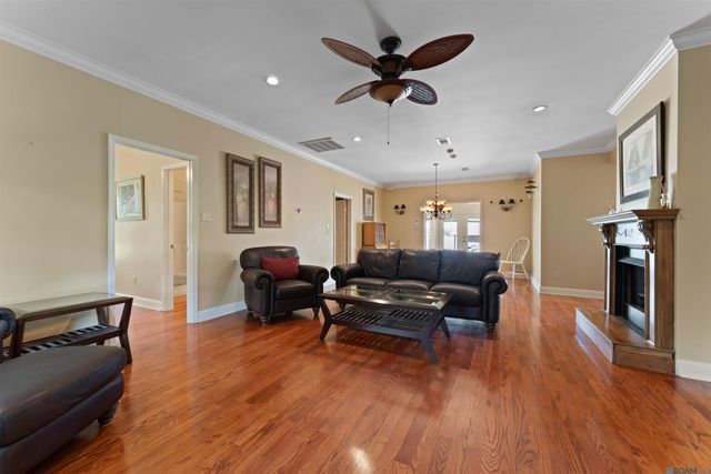 6350 False River Rd, Oscar, LA 70762