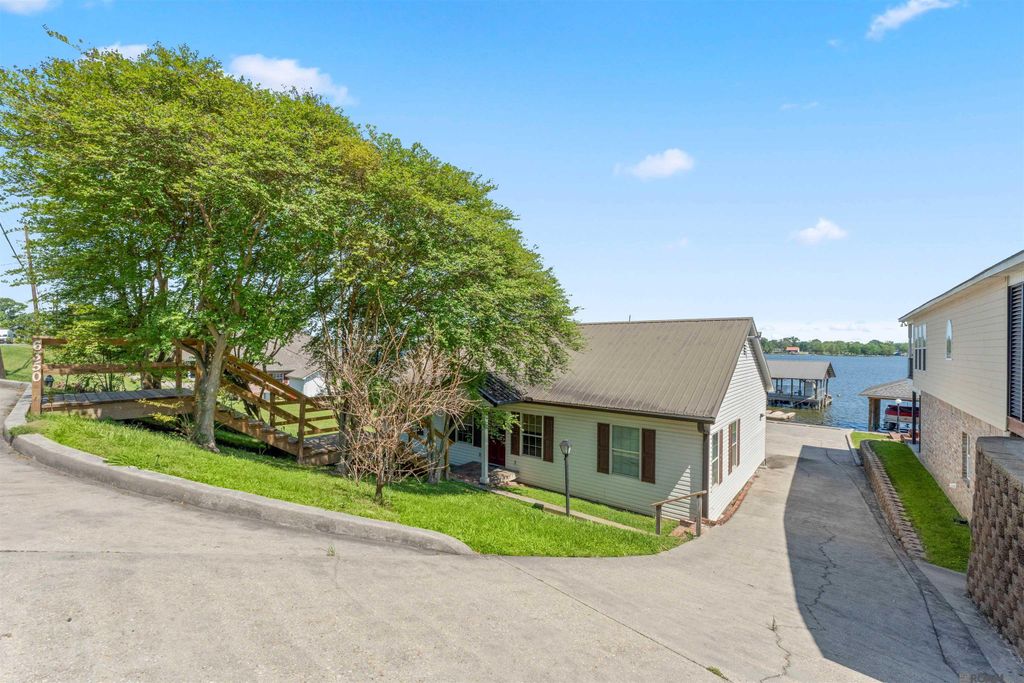 6350 False River Rd, Oscar, LA 70762