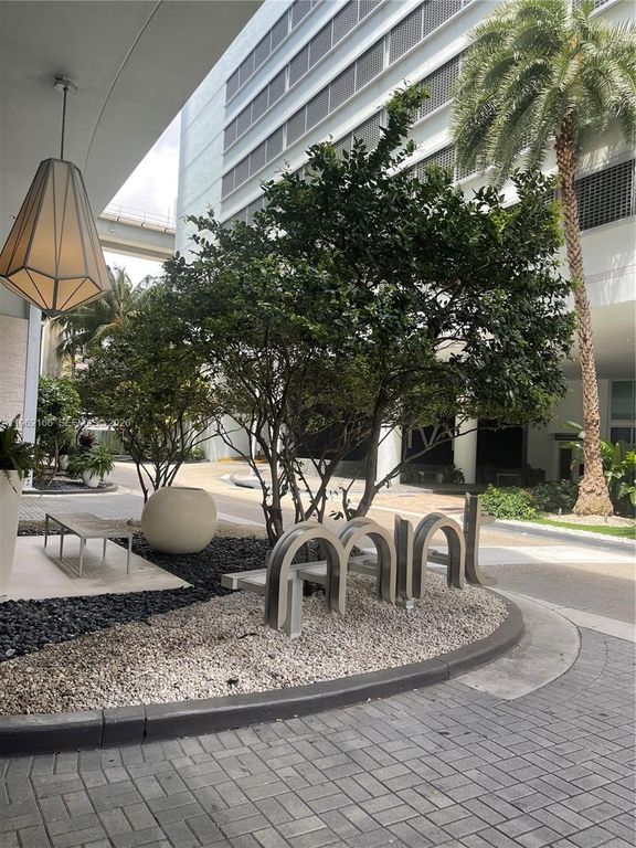 92 SW 3rd St 3203, Miami, FL 33130