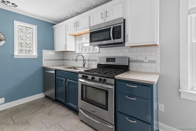23152 Tawas Avenue, Hazel Park, MI 48030