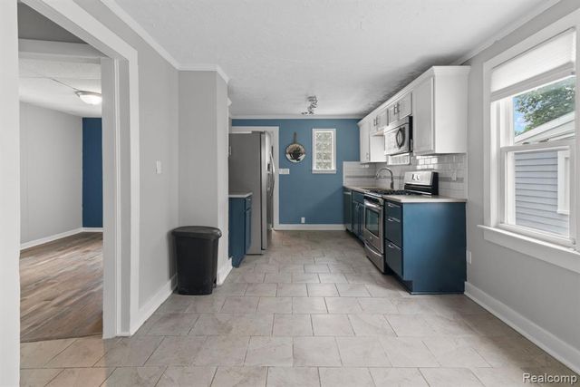 23152 Tawas Avenue, Hazel Park, MI 48030
