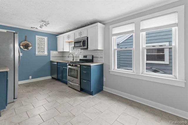 23152 Tawas Avenue, Hazel Park, MI 48030