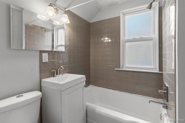 23152 Tawas Avenue, Hazel Park, MI 48030