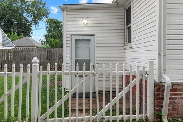 23152 Tawas Avenue, Hazel Park, MI 48030