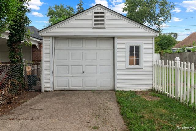 23152 Tawas Avenue, Hazel Park, MI 48030