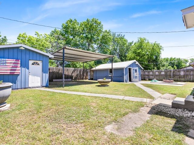 505 Worthway Drive, Grand Prairie, TX 75051