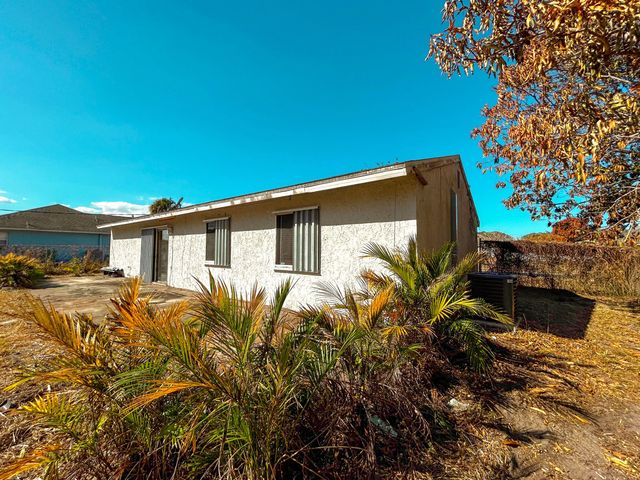 1355 23rd Place SW, Vero Beach, FL 32962