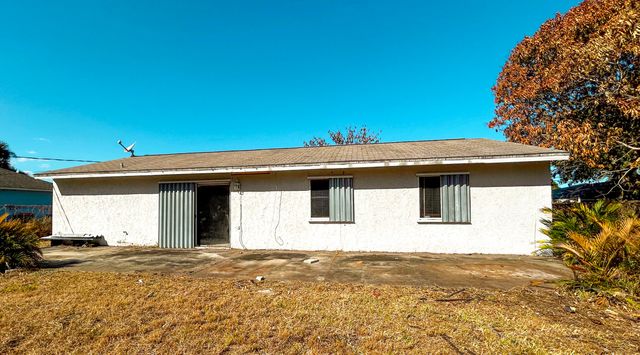 1355 23rd Place SW, Vero Beach, FL 32962