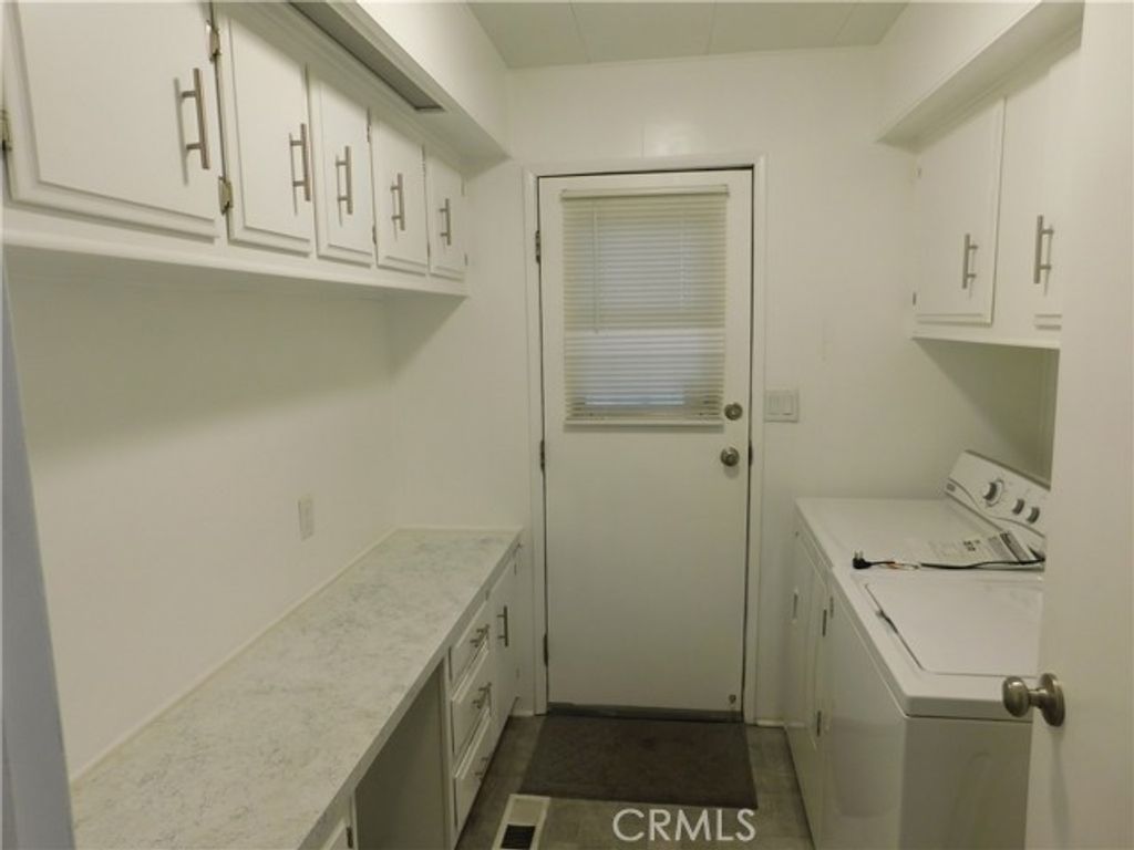 1525 W Oakland Avenue 99, Hemet, CA 92543