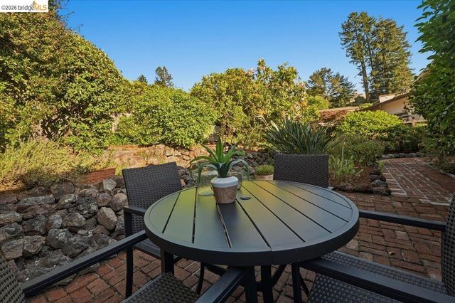 2925 Shasta Rd, Berkeley, CA 94708