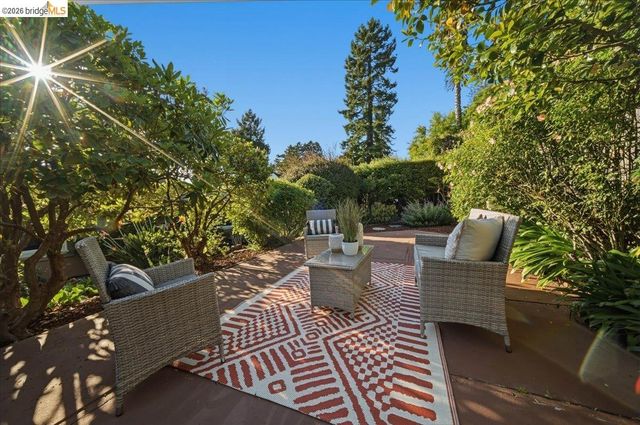 2925 Shasta Rd, Berkeley, CA 94708