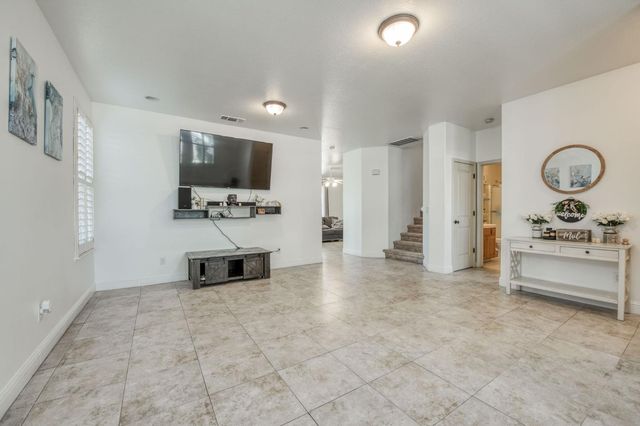 297 W Lilac Avenue, Reedley, CA 93654