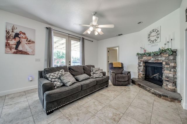 297 W Lilac Avenue, Reedley, CA 93654