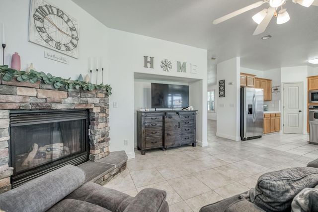 297 W Lilac Avenue, Reedley, CA 93654