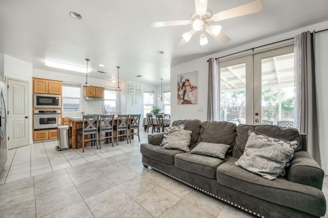 297 W Lilac Avenue, Reedley, CA 93654