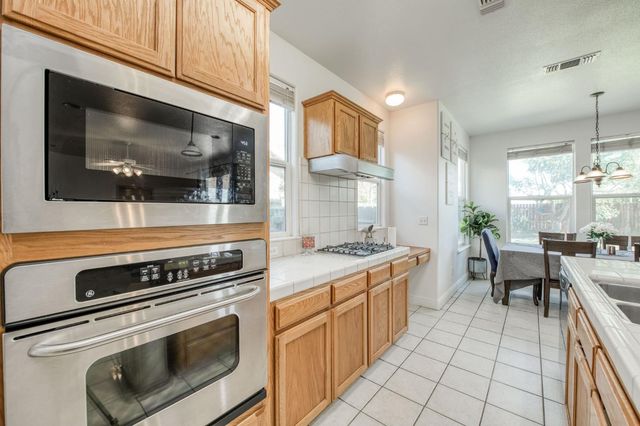 297 W Lilac Avenue, Reedley, CA 93654