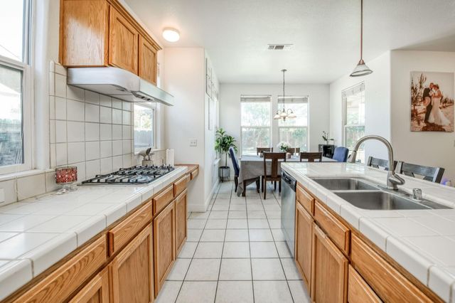 297 W Lilac Avenue, Reedley, CA 93654