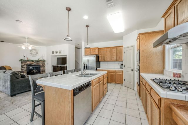 297 W Lilac Avenue, Reedley, CA 93654