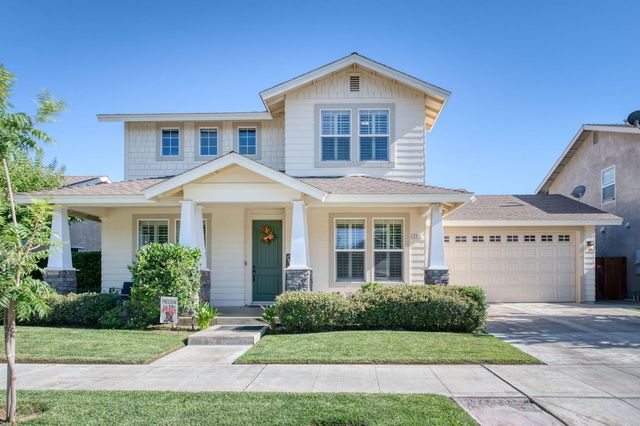 297 W Lilac Avenue, Reedley, CA 93654