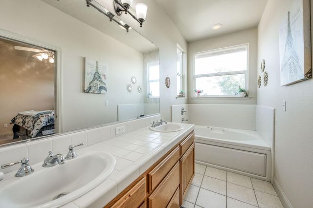 297 W Lilac Avenue, Reedley, CA 93654