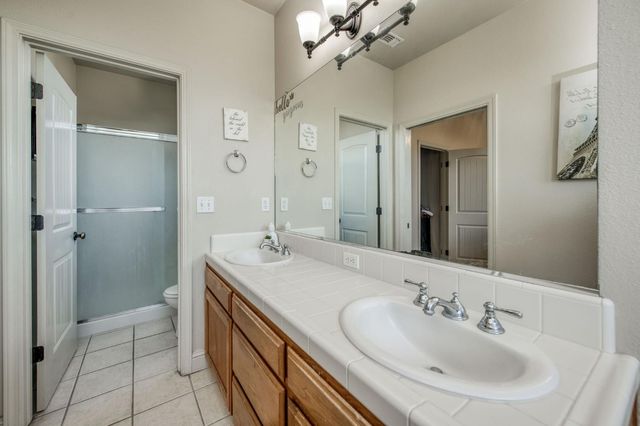 297 W Lilac Avenue, Reedley, CA 93654