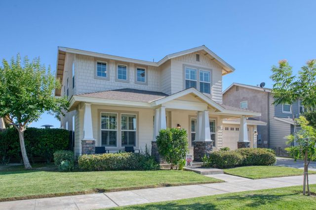 297 W Lilac Avenue, Reedley, CA 93654