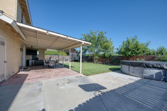 297 W Lilac Avenue, Reedley, CA 93654