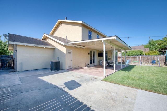 297 W Lilac Avenue, Reedley, CA 93654