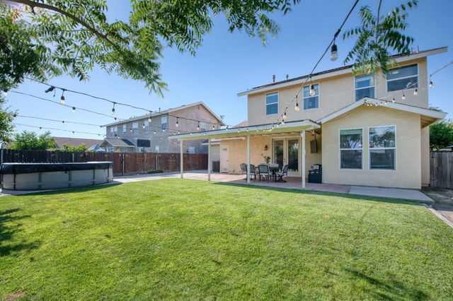 297 W Lilac Avenue, Reedley, CA 93654
