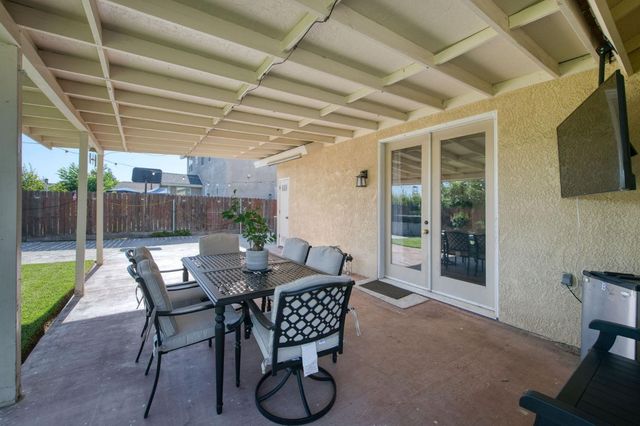 297 W Lilac Avenue, Reedley, CA 93654