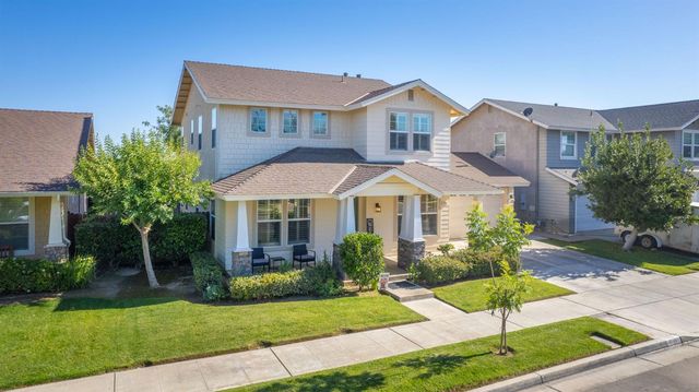 297 W Lilac Avenue, Reedley, CA 93654