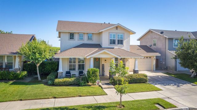 297 W Lilac Avenue, Reedley, CA 93654