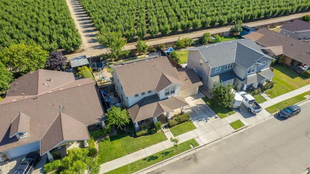 297 W Lilac Avenue, Reedley, CA 93654