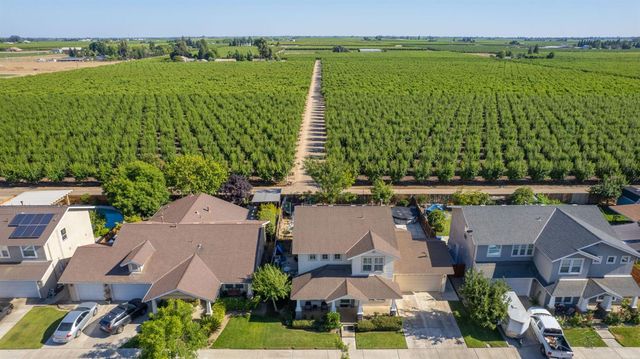 297 W Lilac Avenue, Reedley, CA 93654