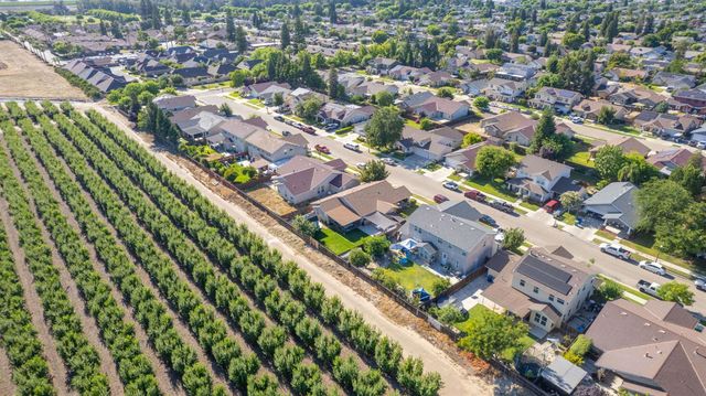 297 W Lilac Avenue, Reedley, CA 93654