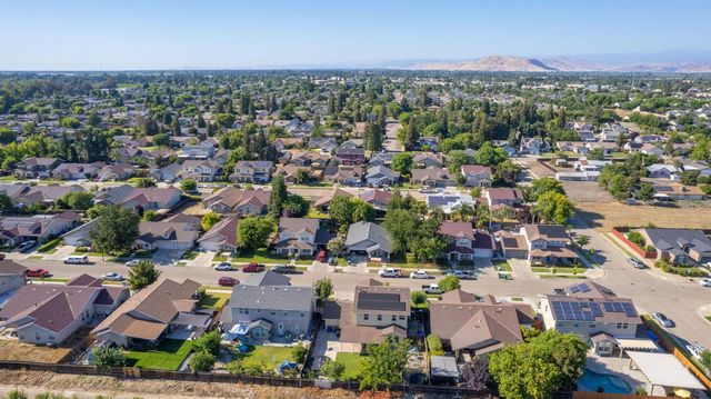 297 W Lilac Avenue, Reedley, CA 93654