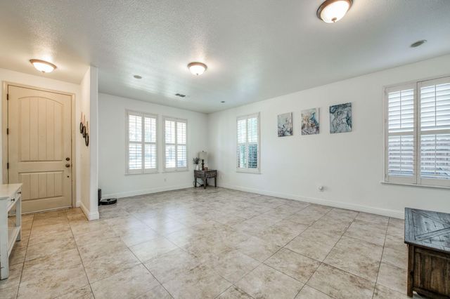297 W Lilac Avenue, Reedley, CA 93654
