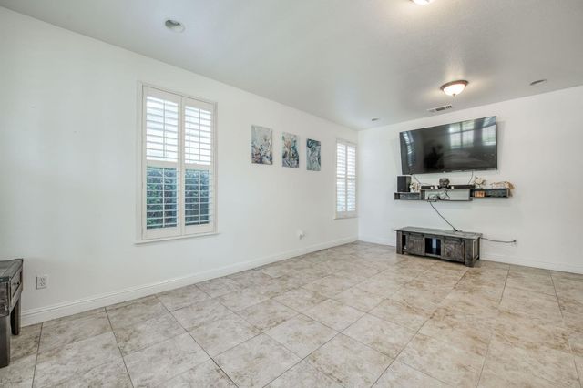 297 W Lilac Avenue, Reedley, CA 93654