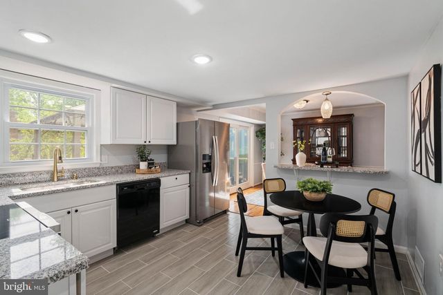 12461 HEDGES RUN DR, Woodbridge, VA 22192