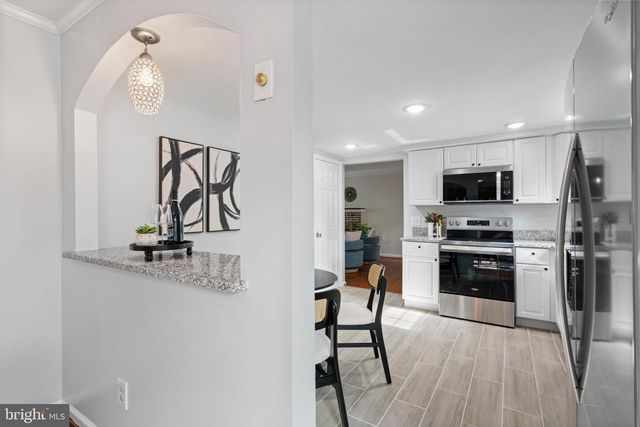 12461 HEDGES RUN DR, Woodbridge, VA 22192