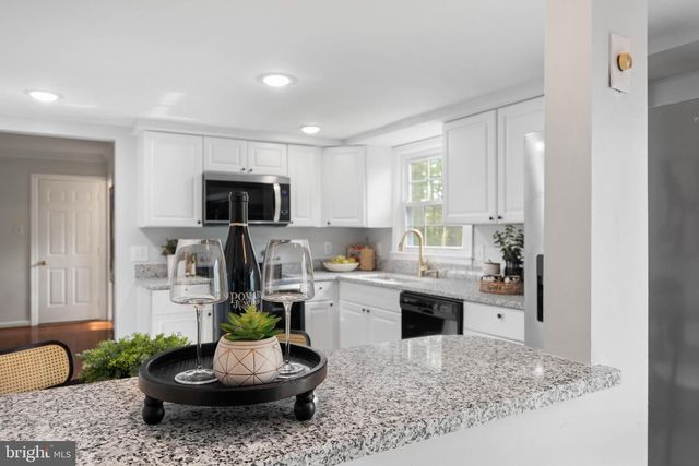 12461 HEDGES RUN DR, Woodbridge, VA 22192