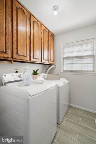12461 HEDGES RUN DR, Woodbridge, VA 22192