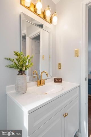 12461 HEDGES RUN DR, Woodbridge, VA 22192