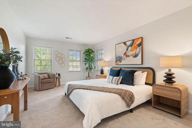 12461 HEDGES RUN DR, Woodbridge, VA 22192