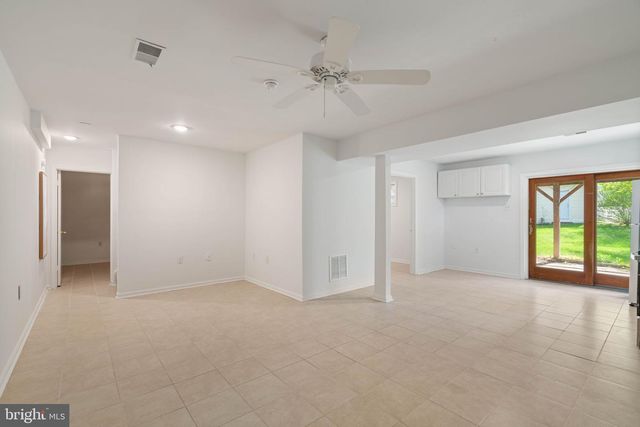 12461 HEDGES RUN DR, Woodbridge, VA 22192